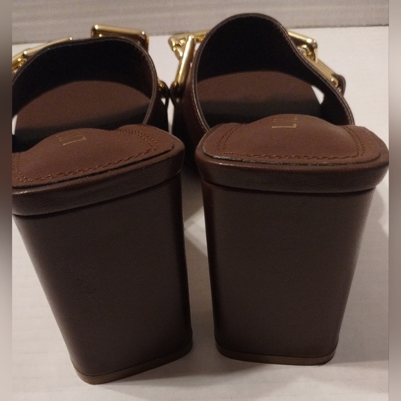 Liliana Block Heel Sandals Brown w/ Gold Link Accent Size 8 - NWOT - Picture 2 of 3